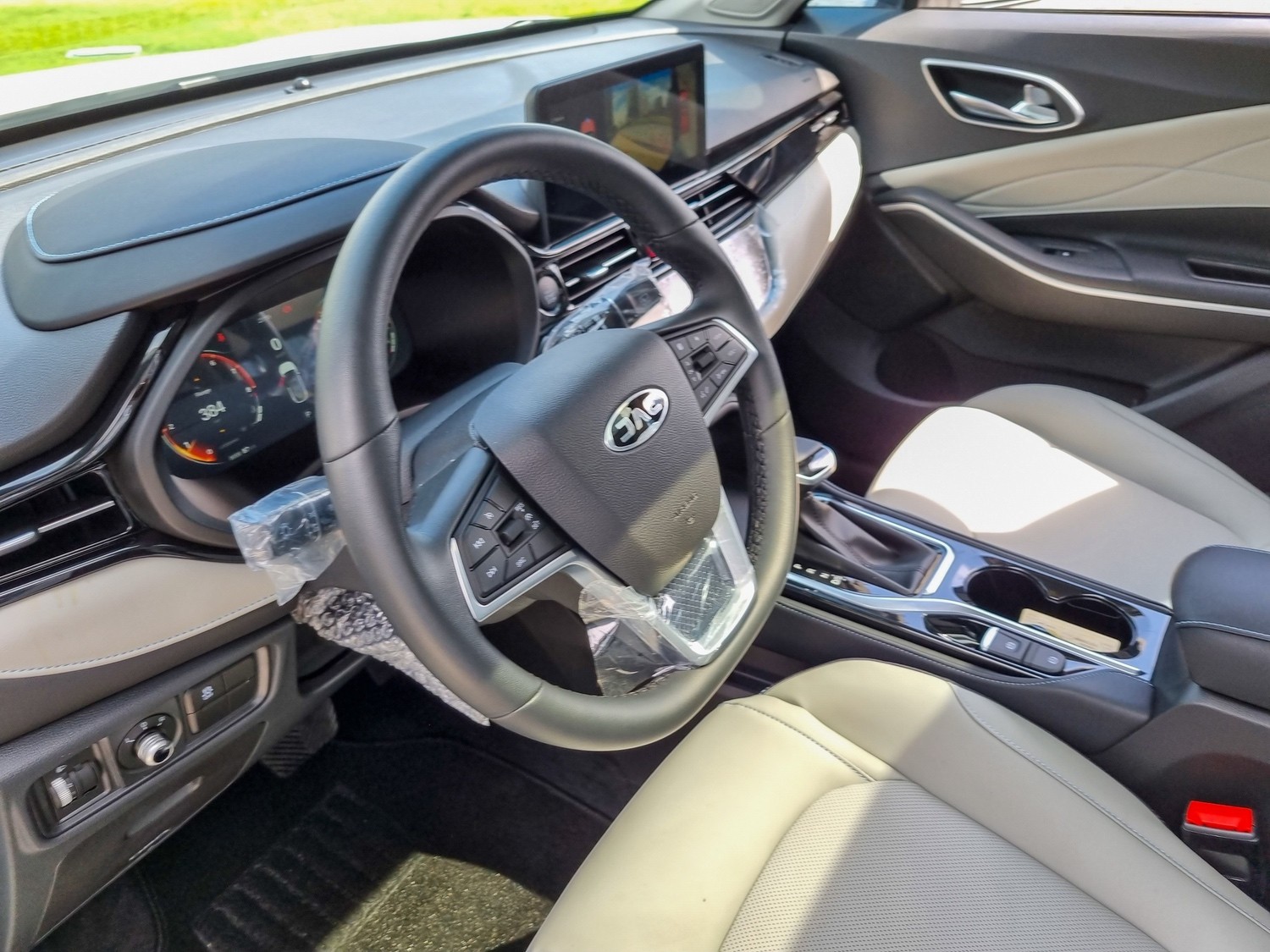 https://dev.quickdrive.ae/uploads/2023/03/20/4 jac s4.jpg